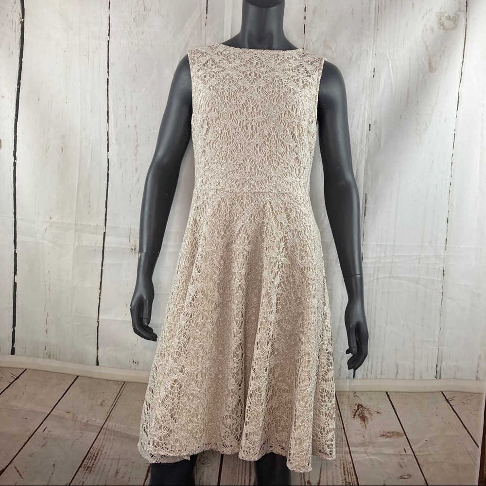 Sleeveless beige lace dress